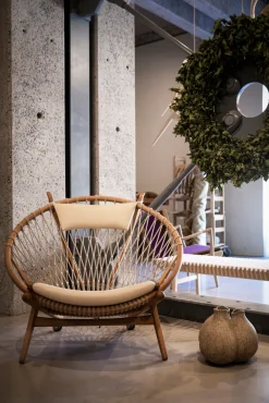 PP130 - Circle Chair